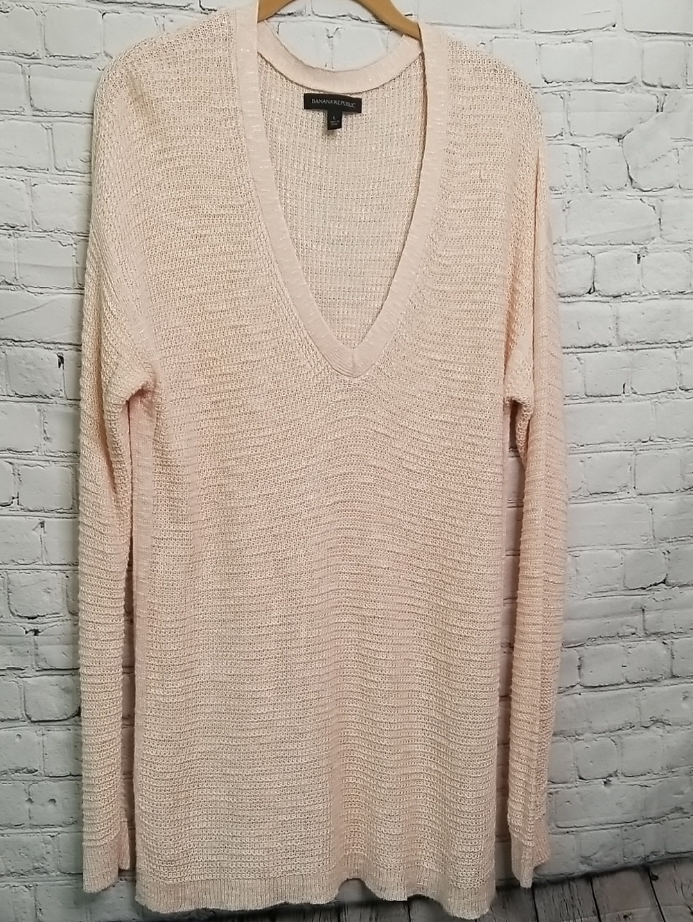 Banana Republic Cream Vneck Sweater Long Split Hem Large